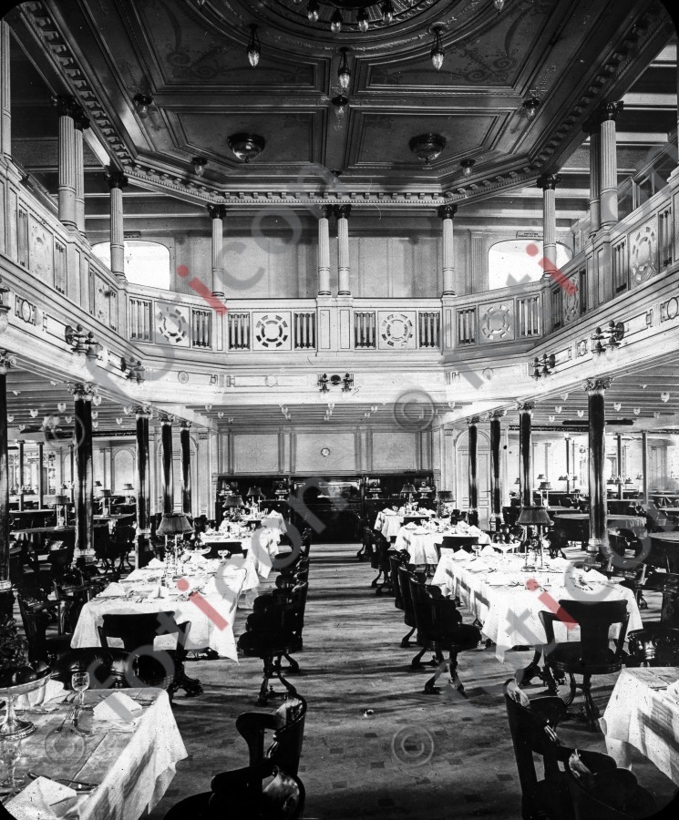 Speisesaal der RMS Titanic | Dining room of the RMS Titanic  - Foto simon-titanic-196-003-sw.jpg | foticon.de - Bilddatenbank für Motive aus Geschichte und Kultur